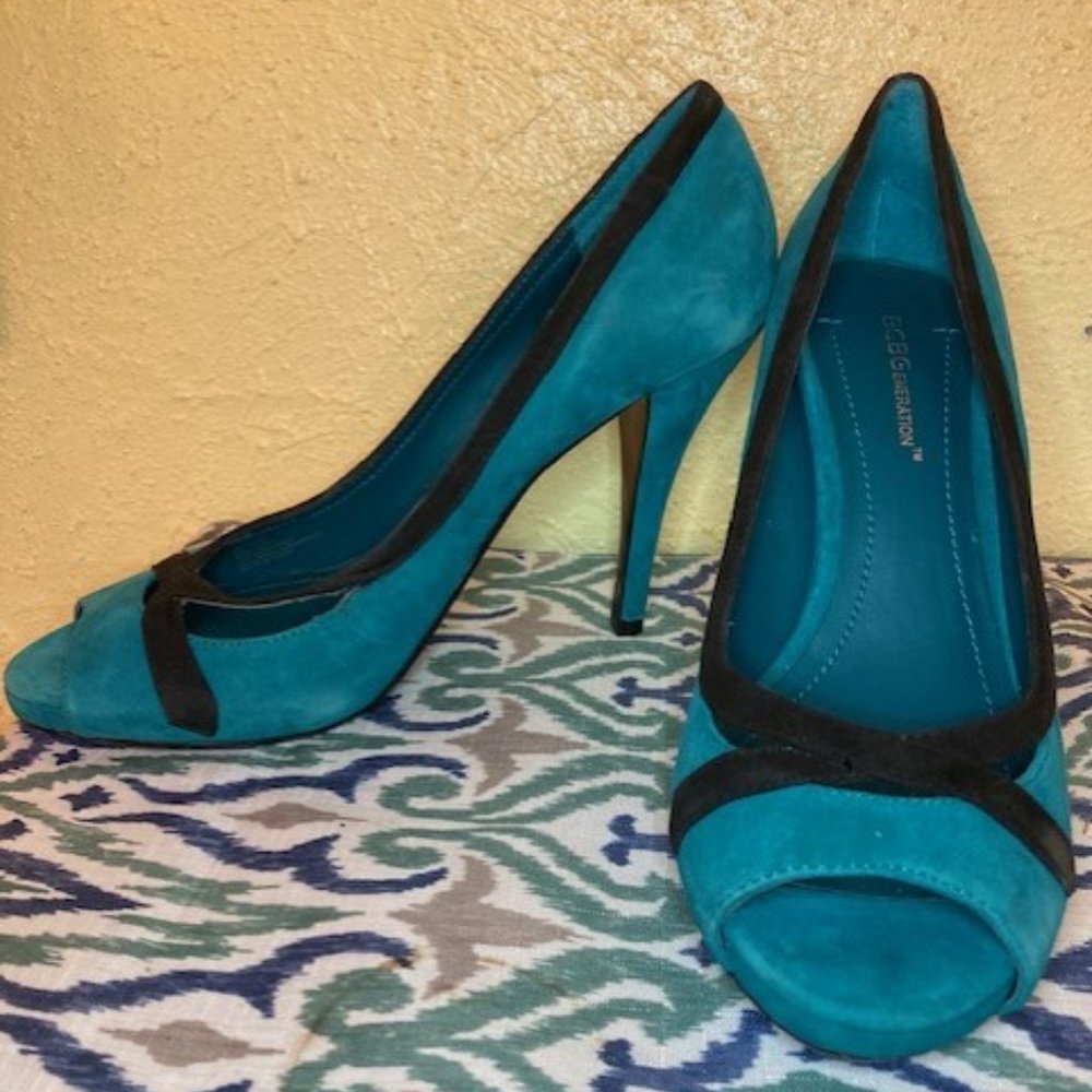Teal/Black Peep Toe Pumps. BCBGeneration. Size 8